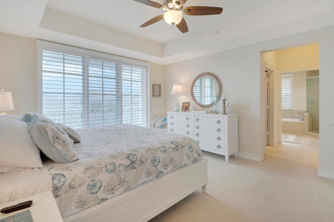 941 Bay Colony Drive S