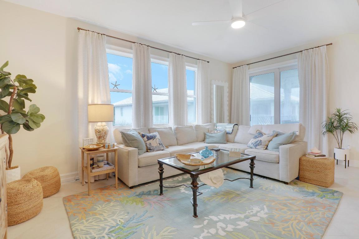 941 Bay Colony Drive S