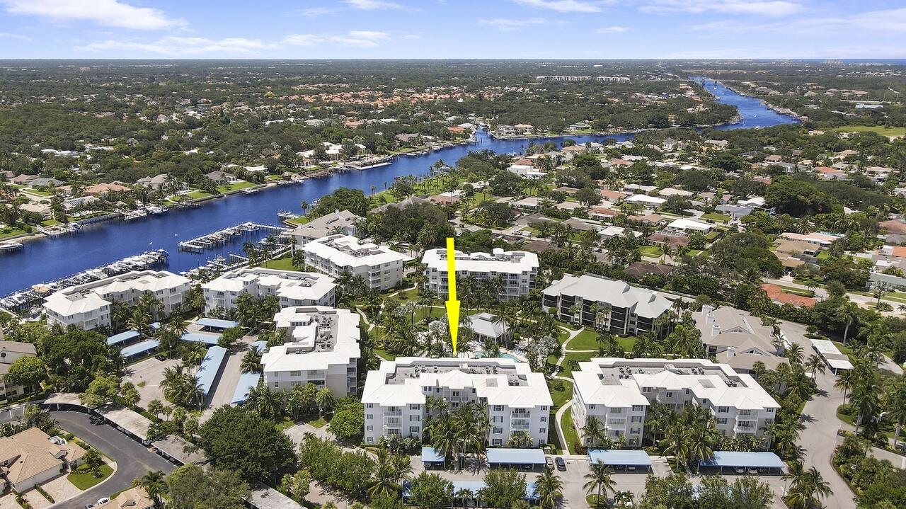 941 Bay Colony Drive S