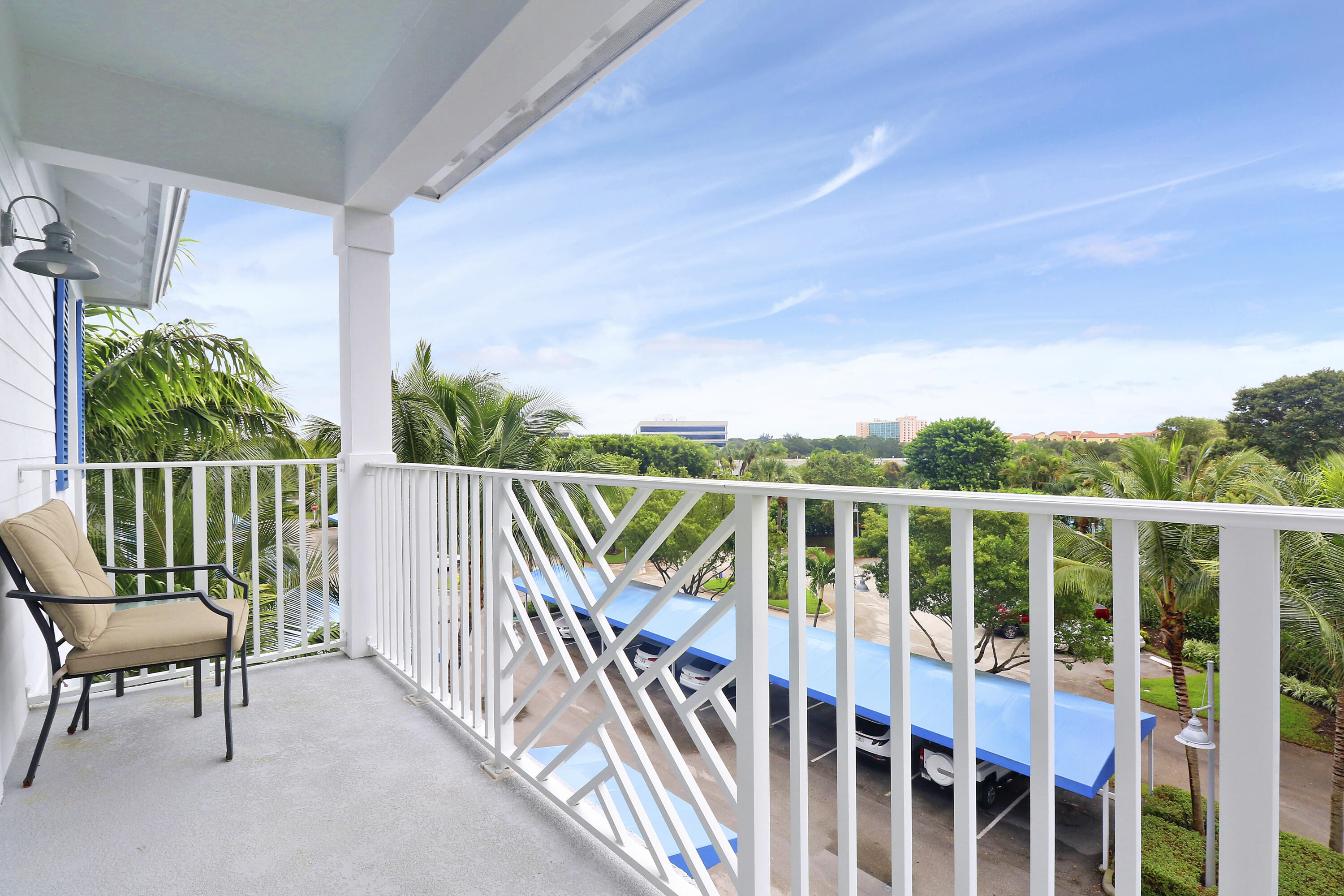 941 Bay Colony Drive S