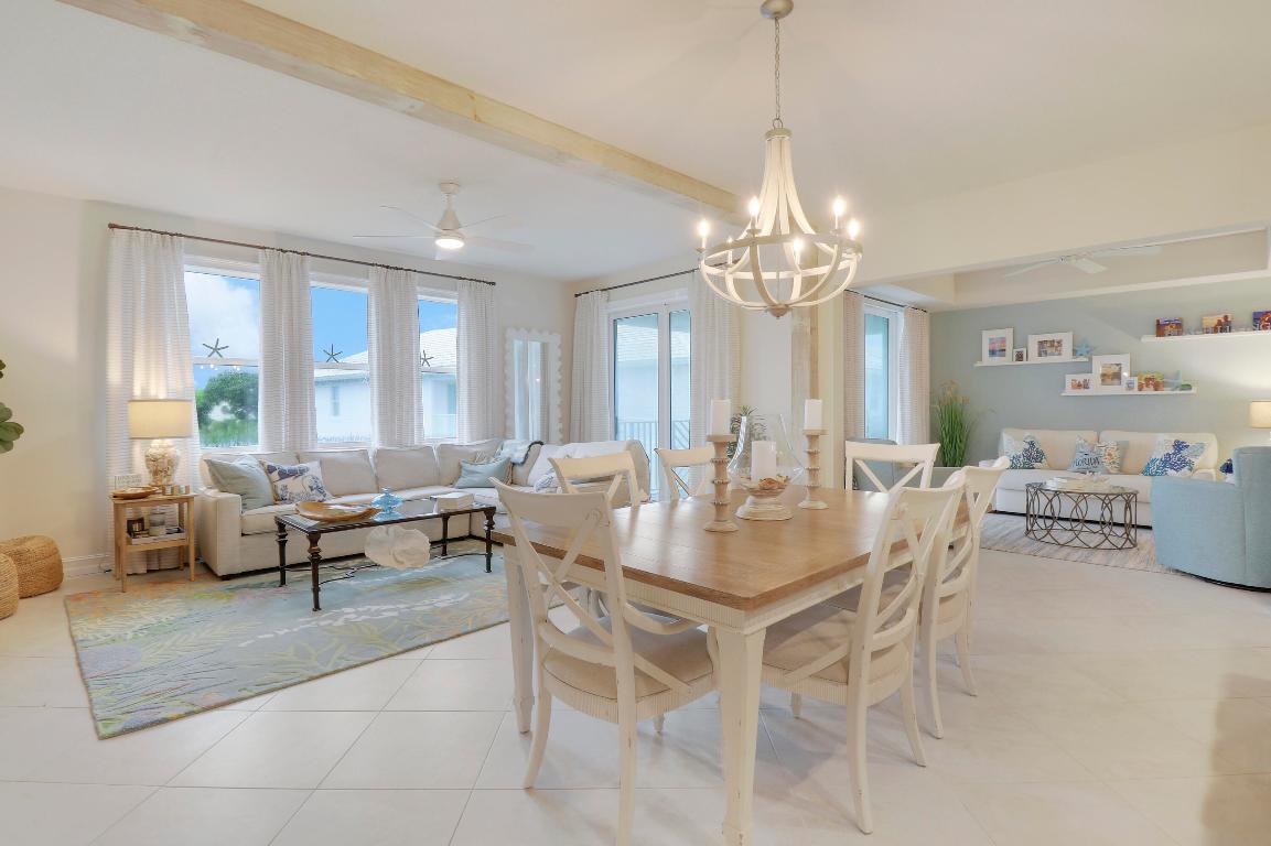 941 Bay Colony Drive S