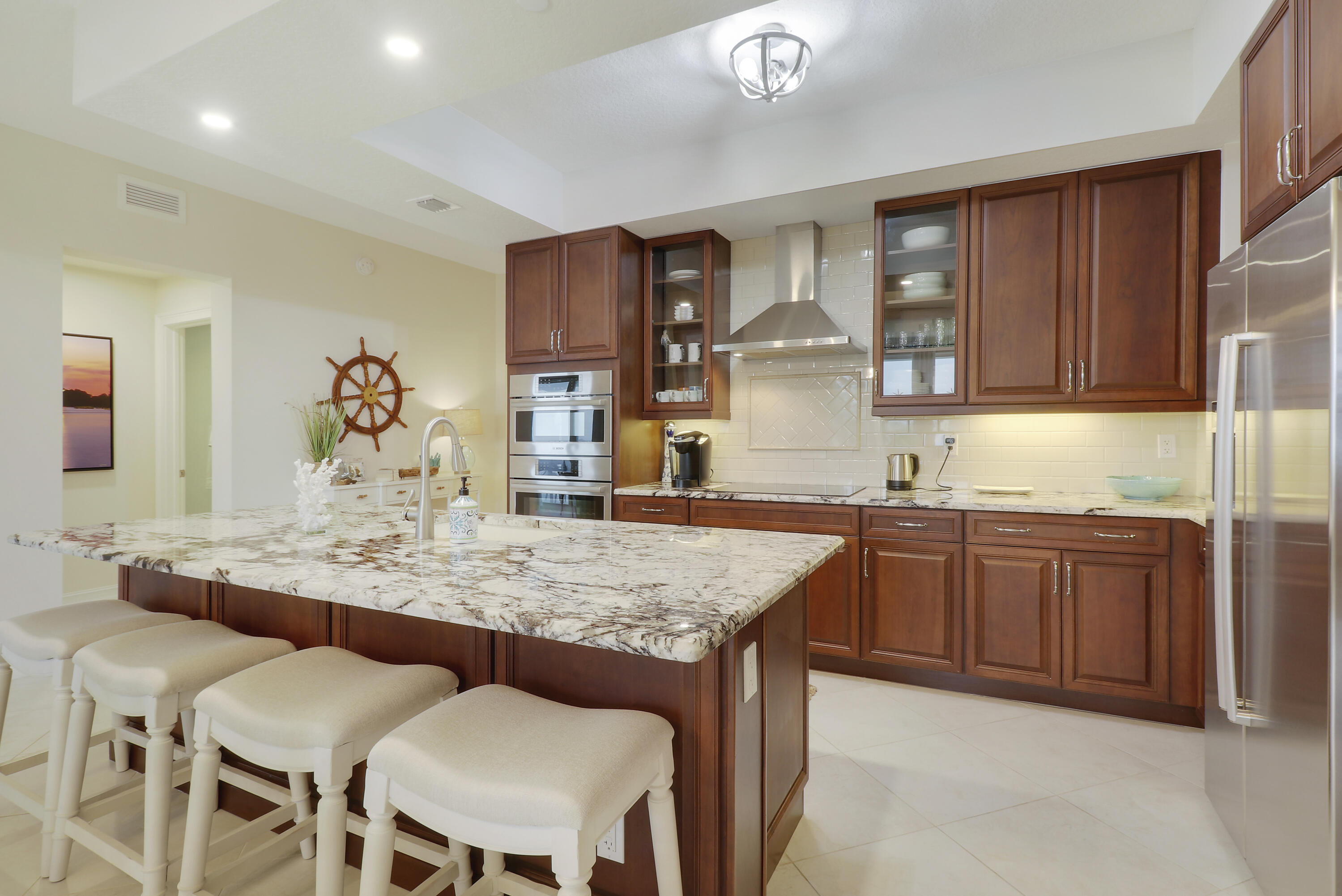 941 Bay Colony Drive S