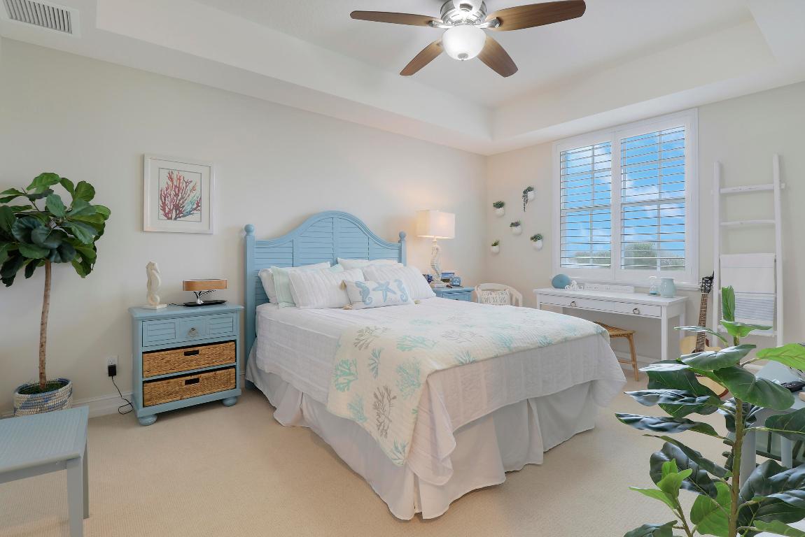 941 Bay Colony Drive S