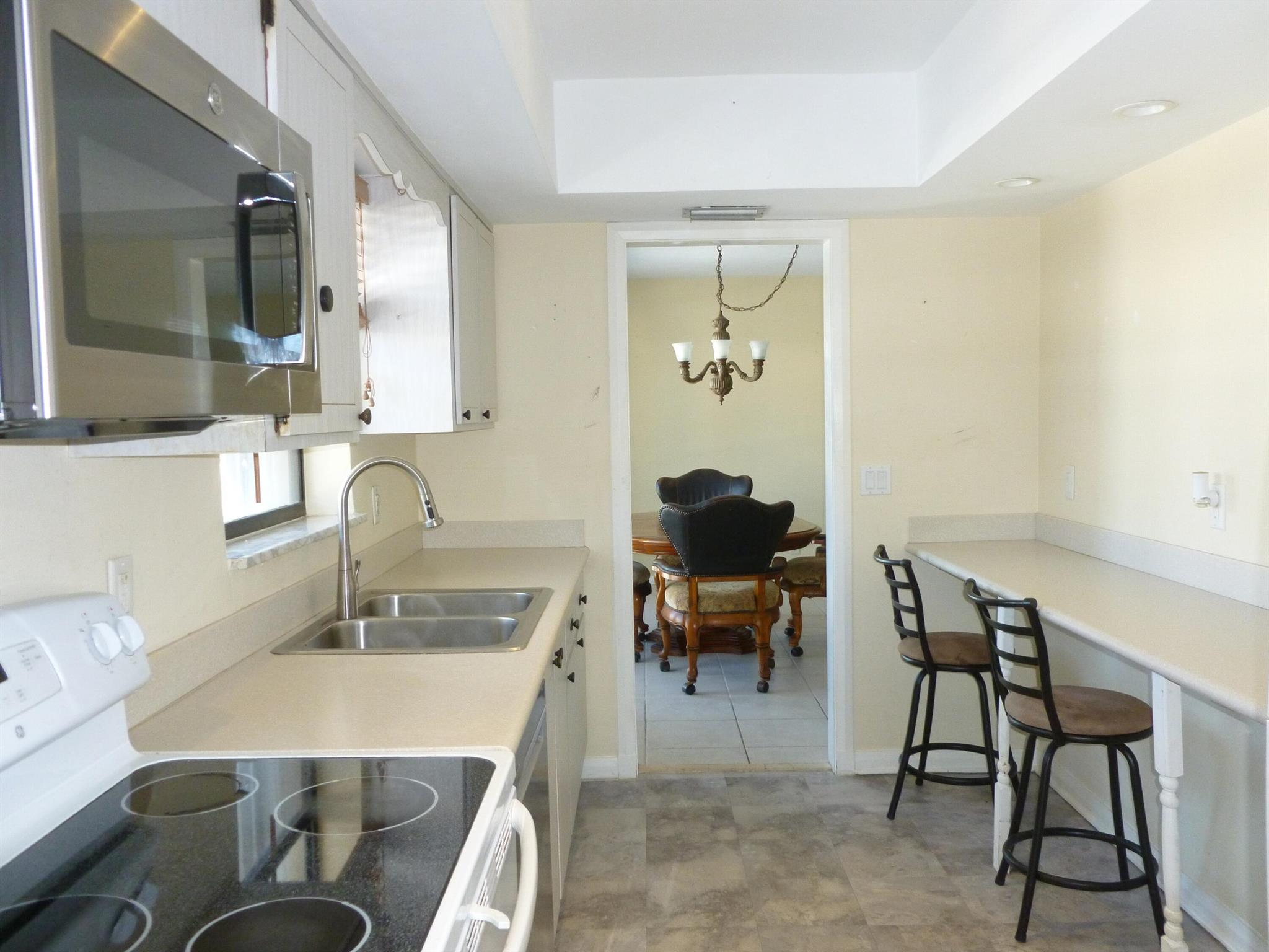 12 SE Concourse Drive Apt F