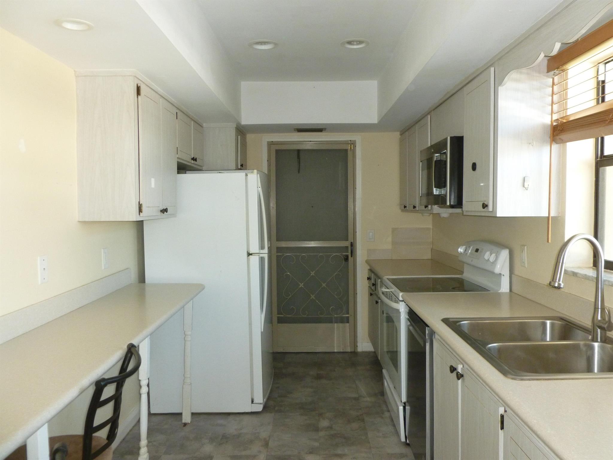 12 SE Concourse Drive Apt F