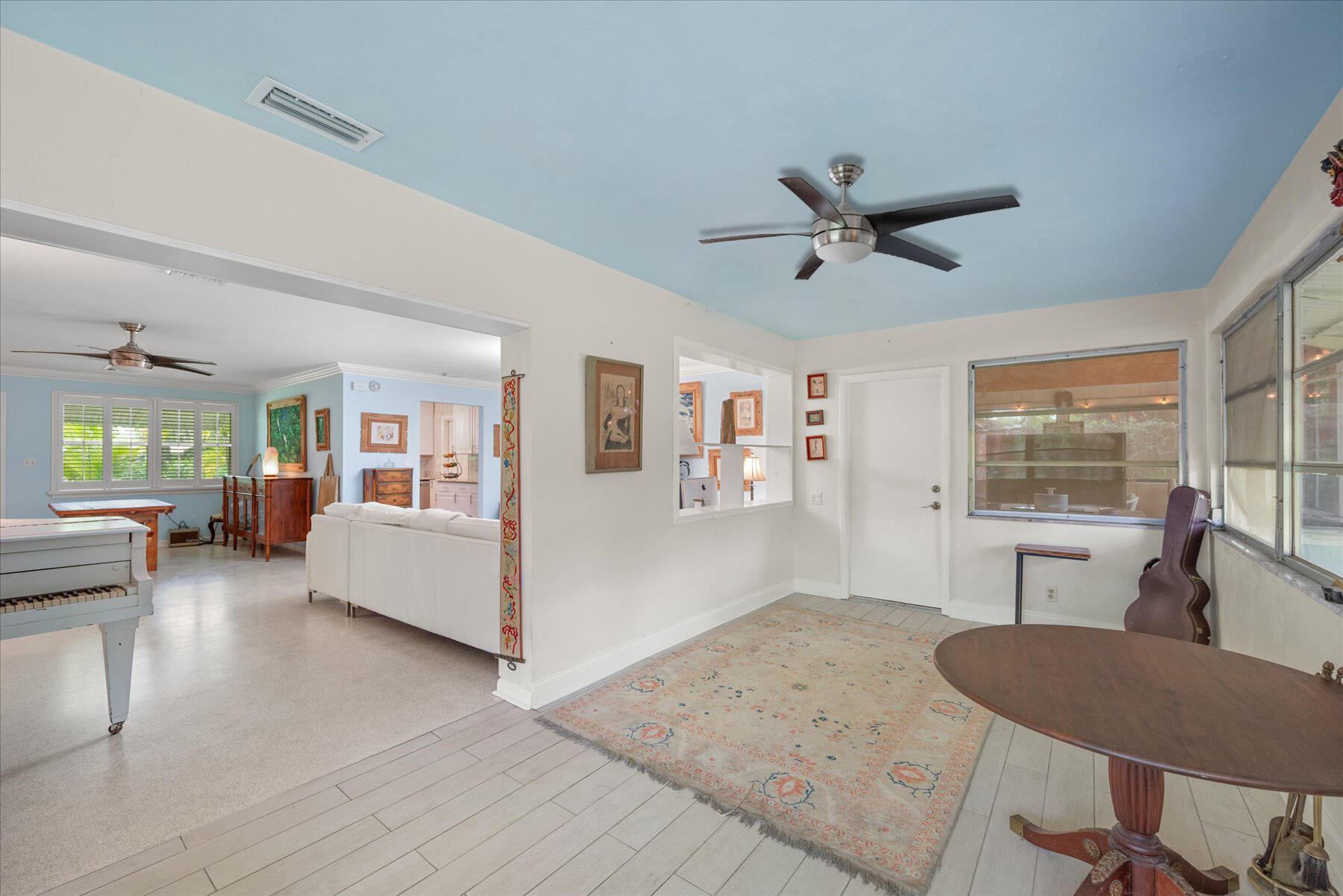 117 E Riverside Drive