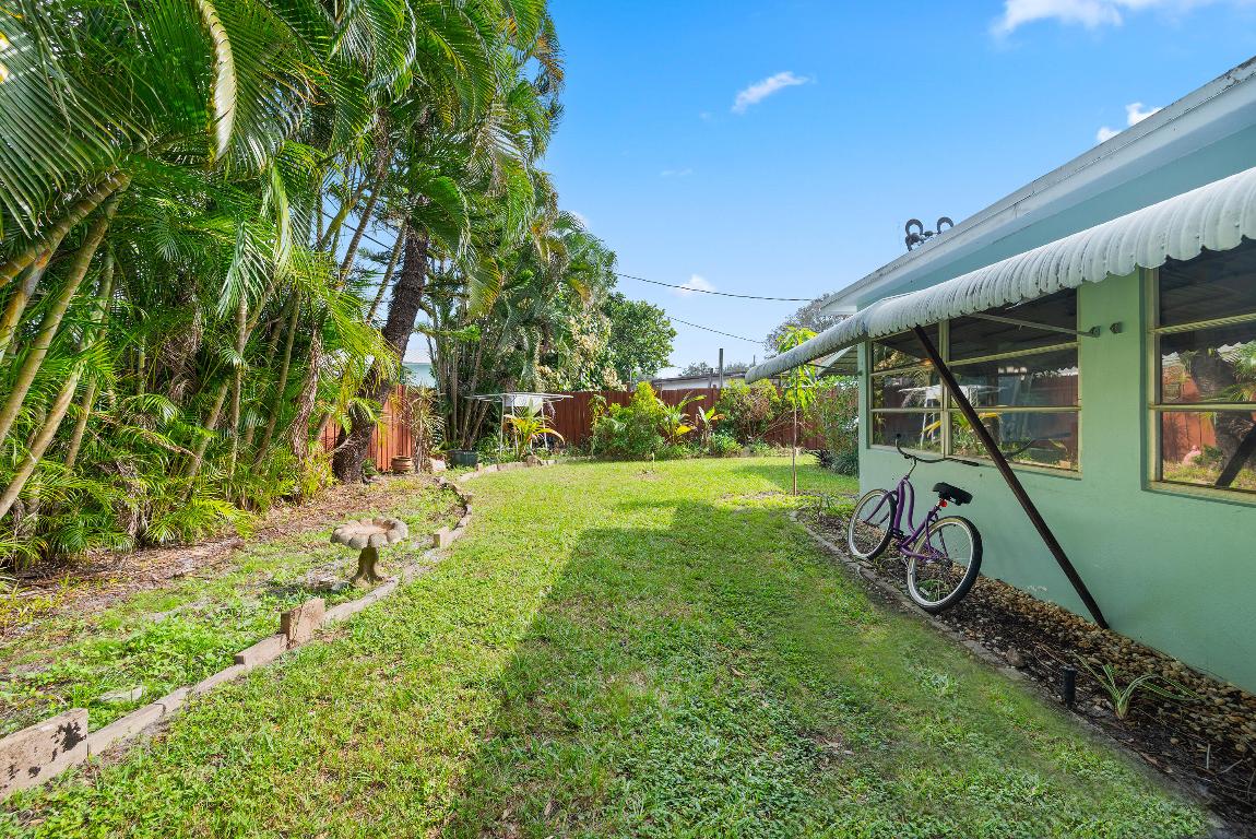 117 E Riverside Drive