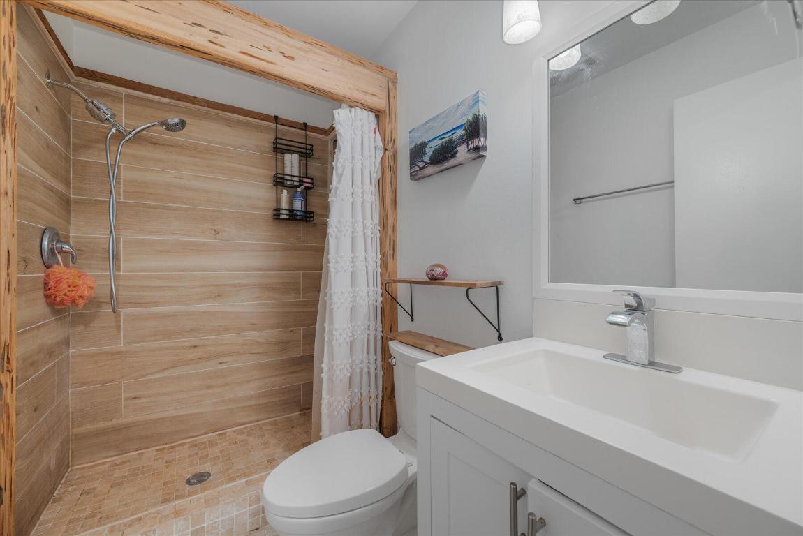 117 E Riverside Drive