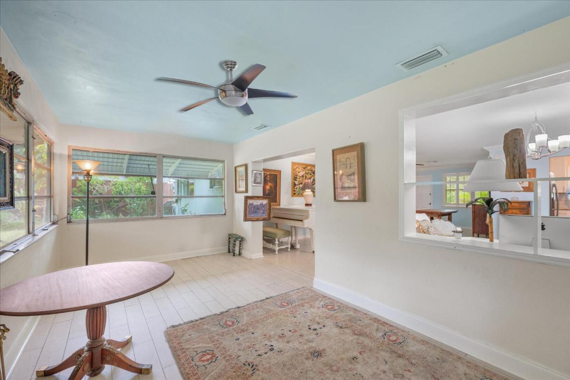 117 E Riverside Drive