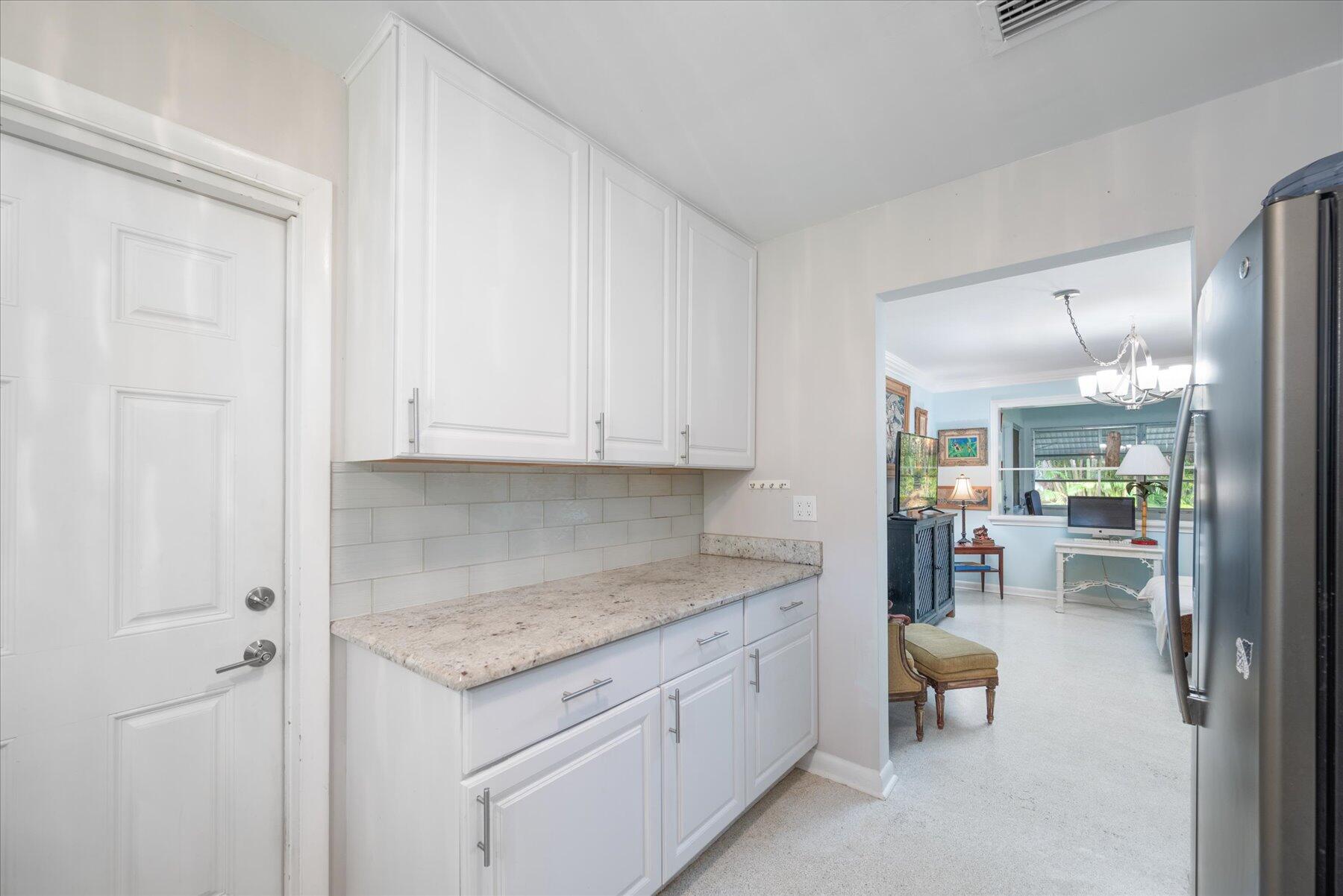 117 E Riverside Drive