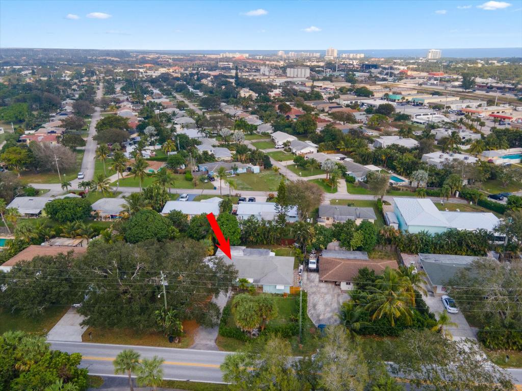 117 E Riverside Drive