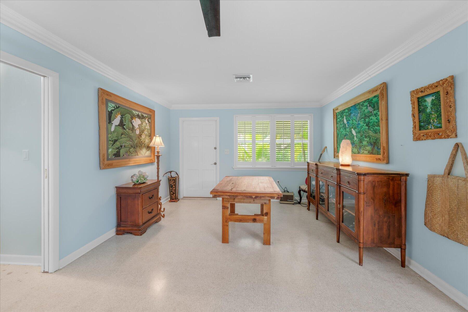 117 E Riverside Drive