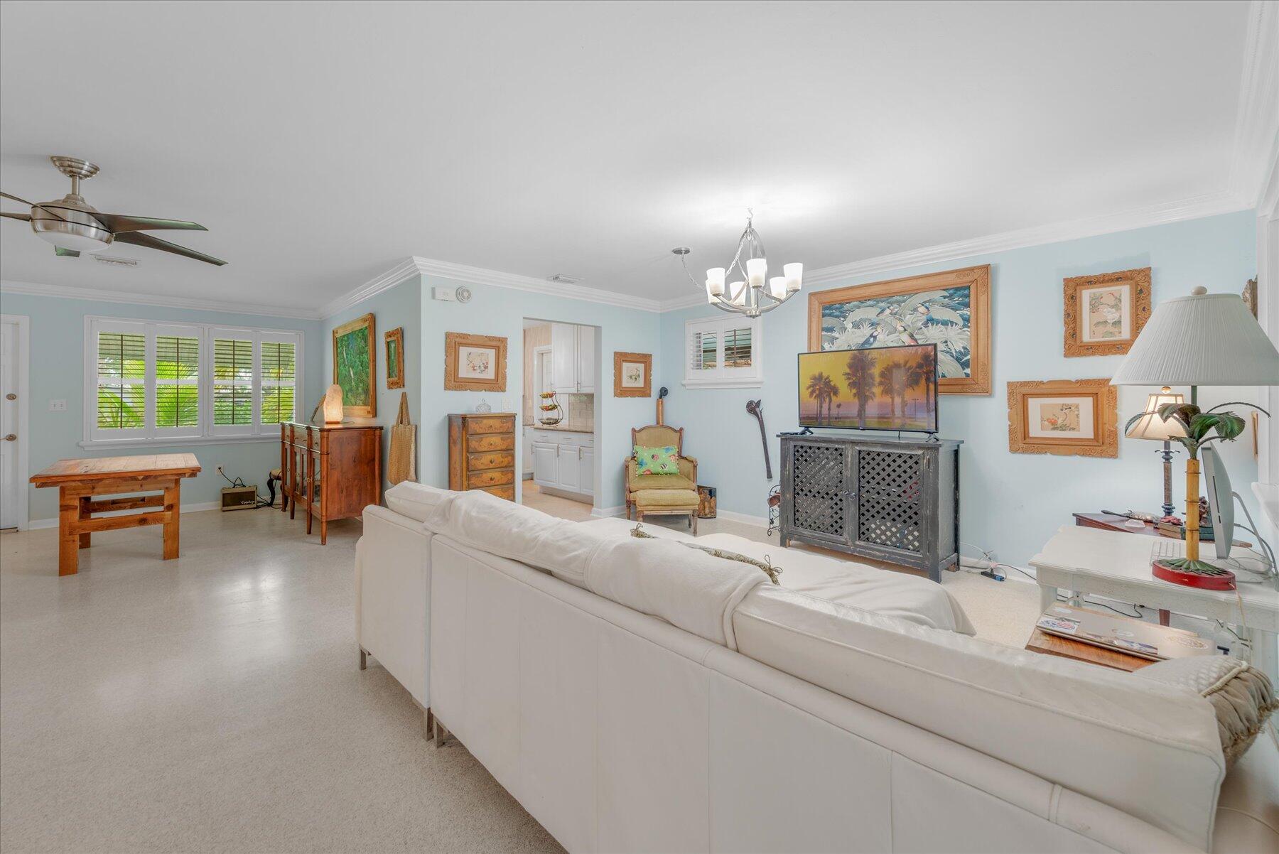 117 E Riverside Drive