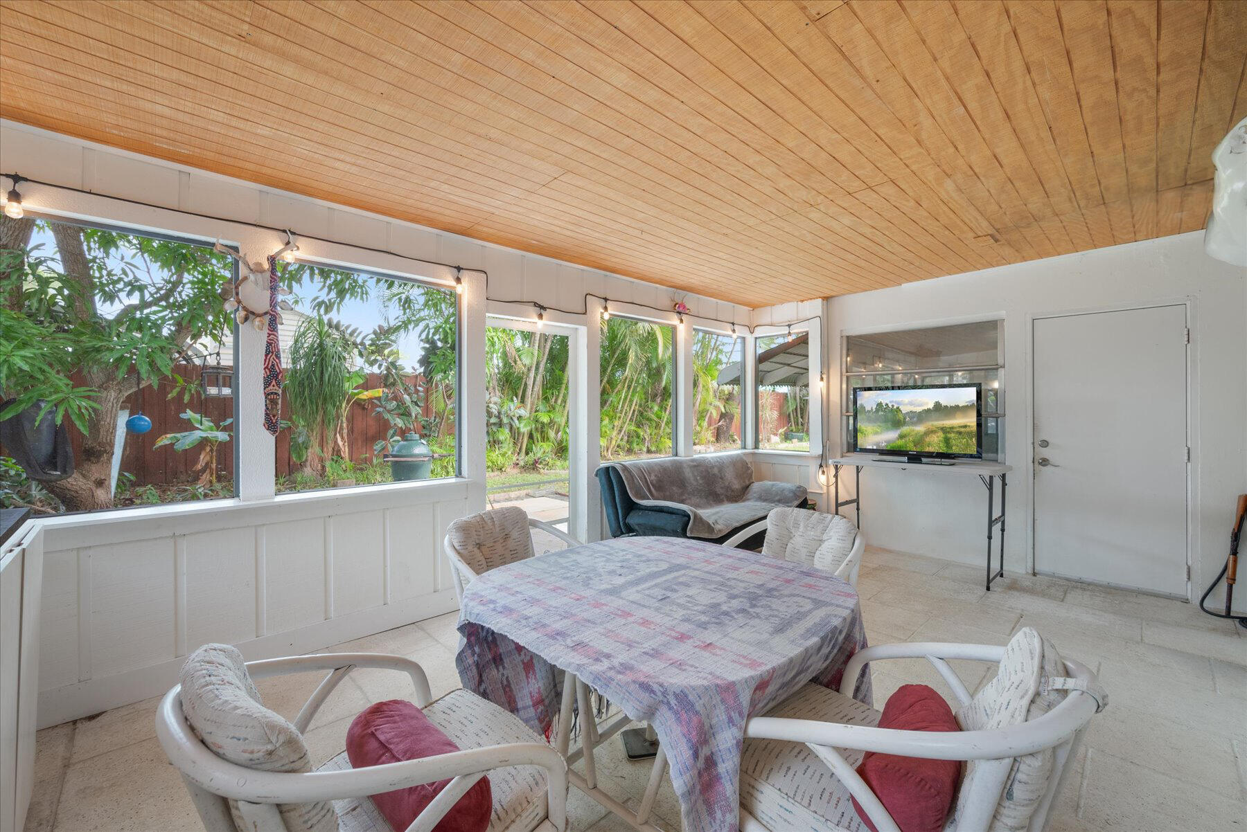 117 E Riverside Drive