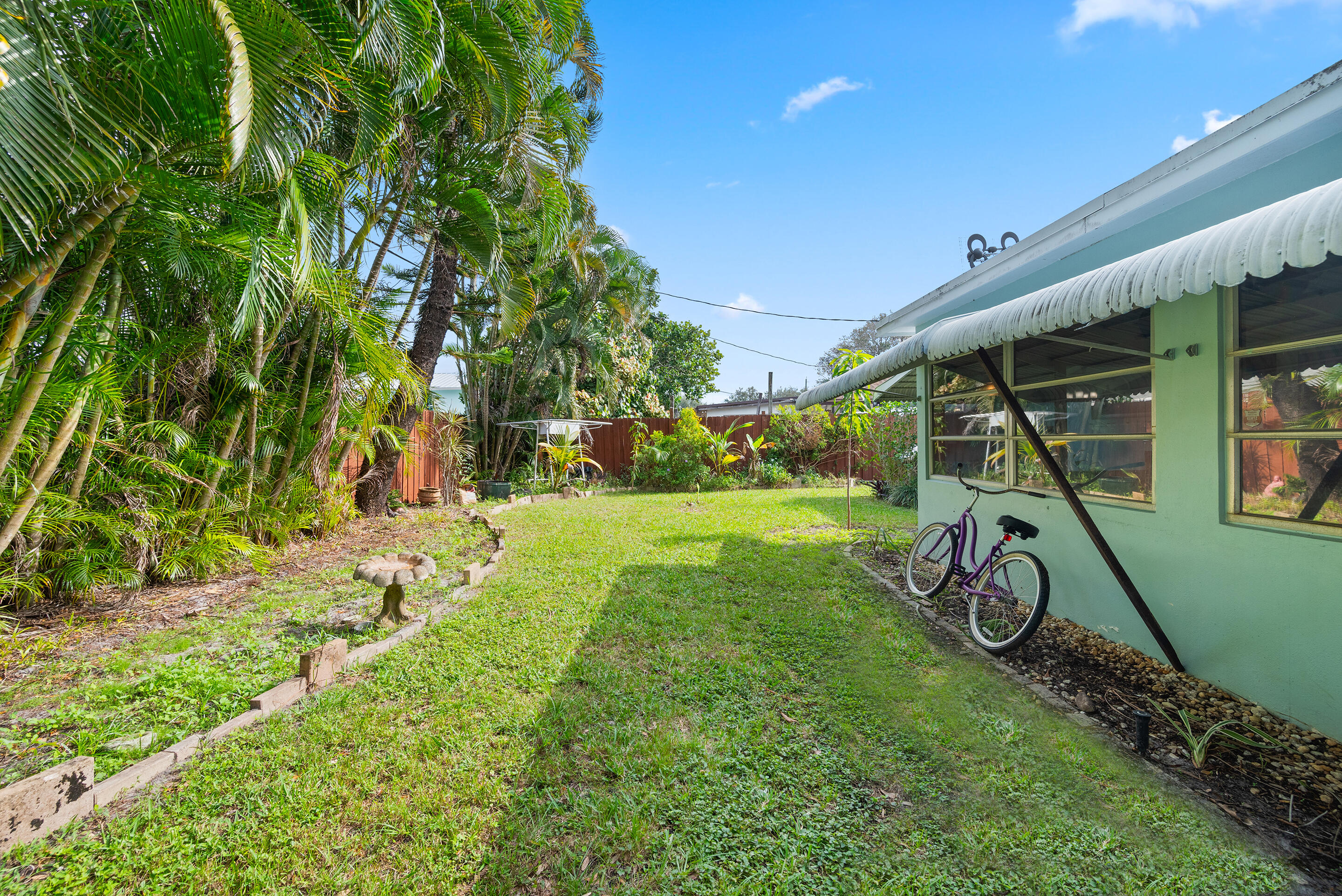 117 E Riverside Drive