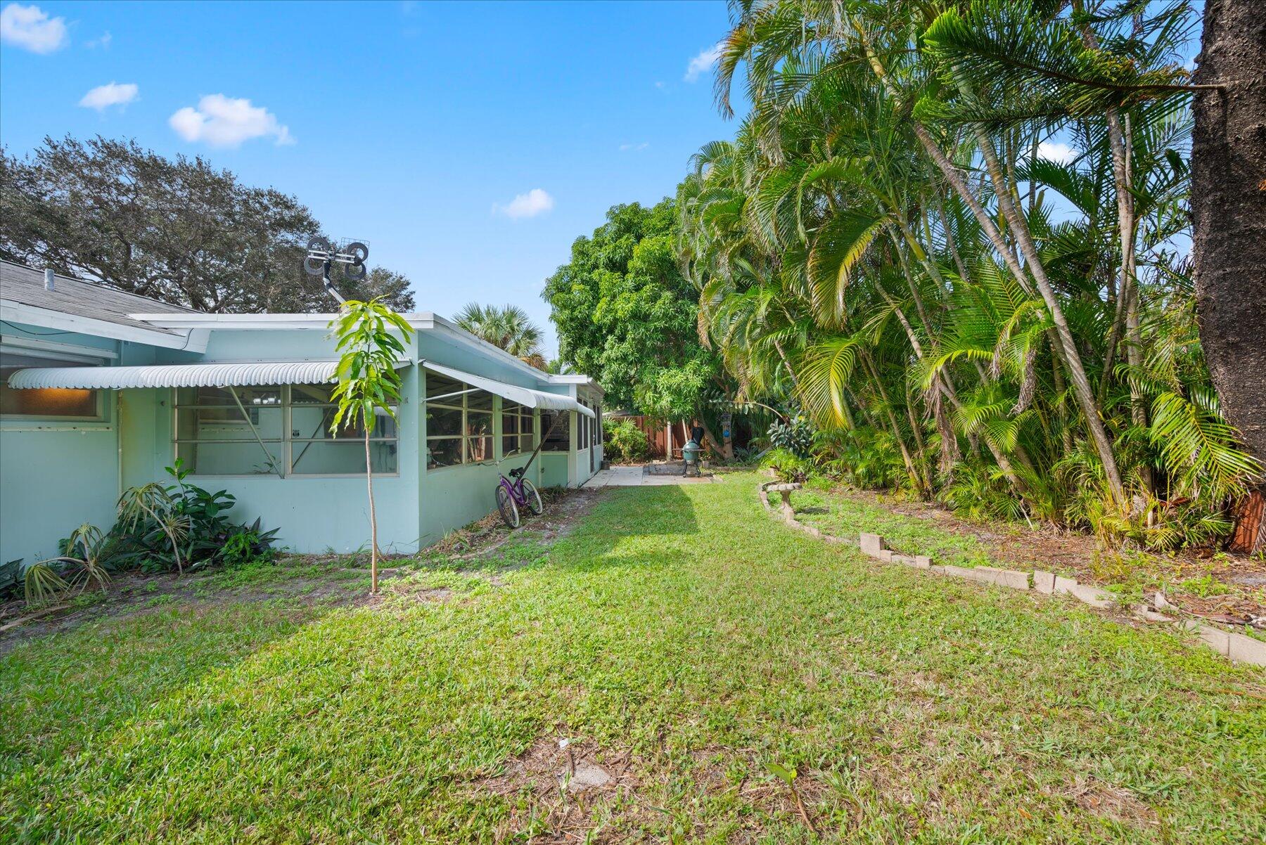 117 E Riverside Drive