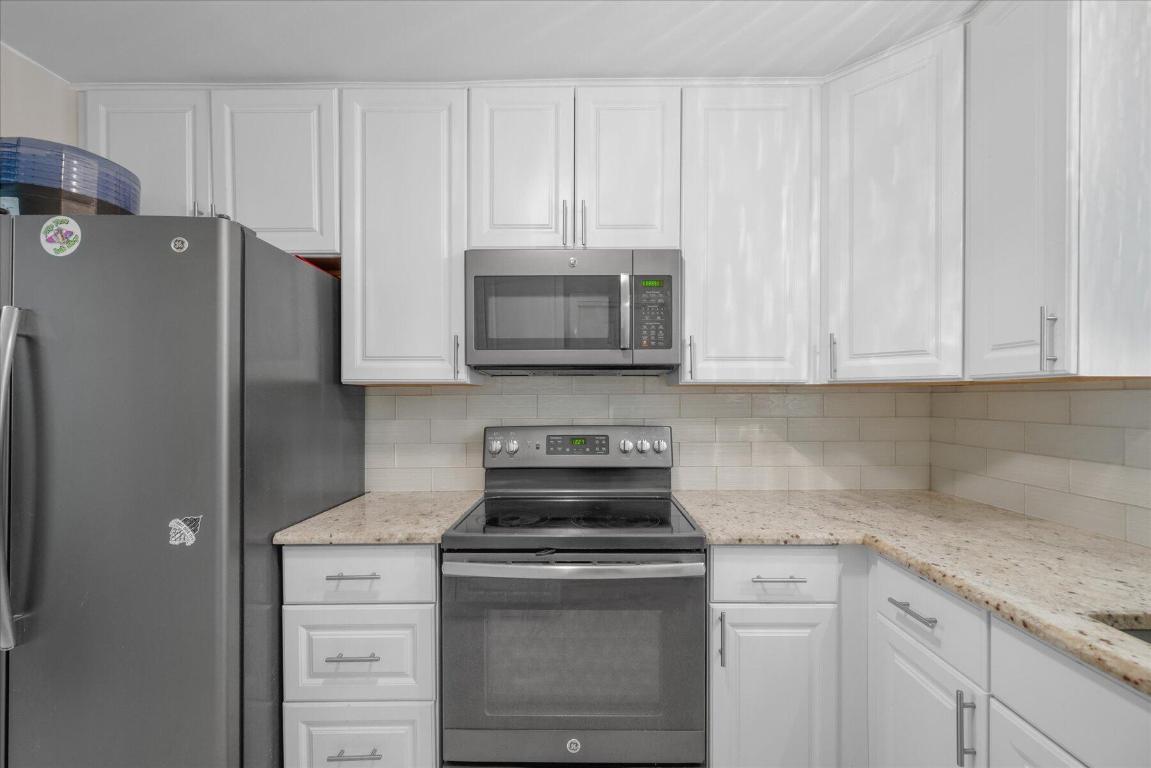 117 E Riverside Drive