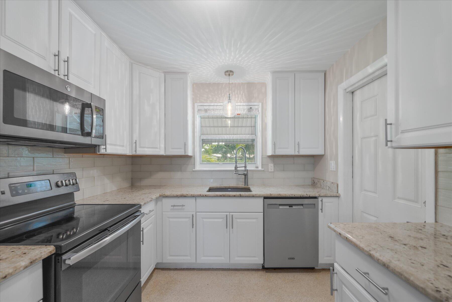 117 E Riverside Drive