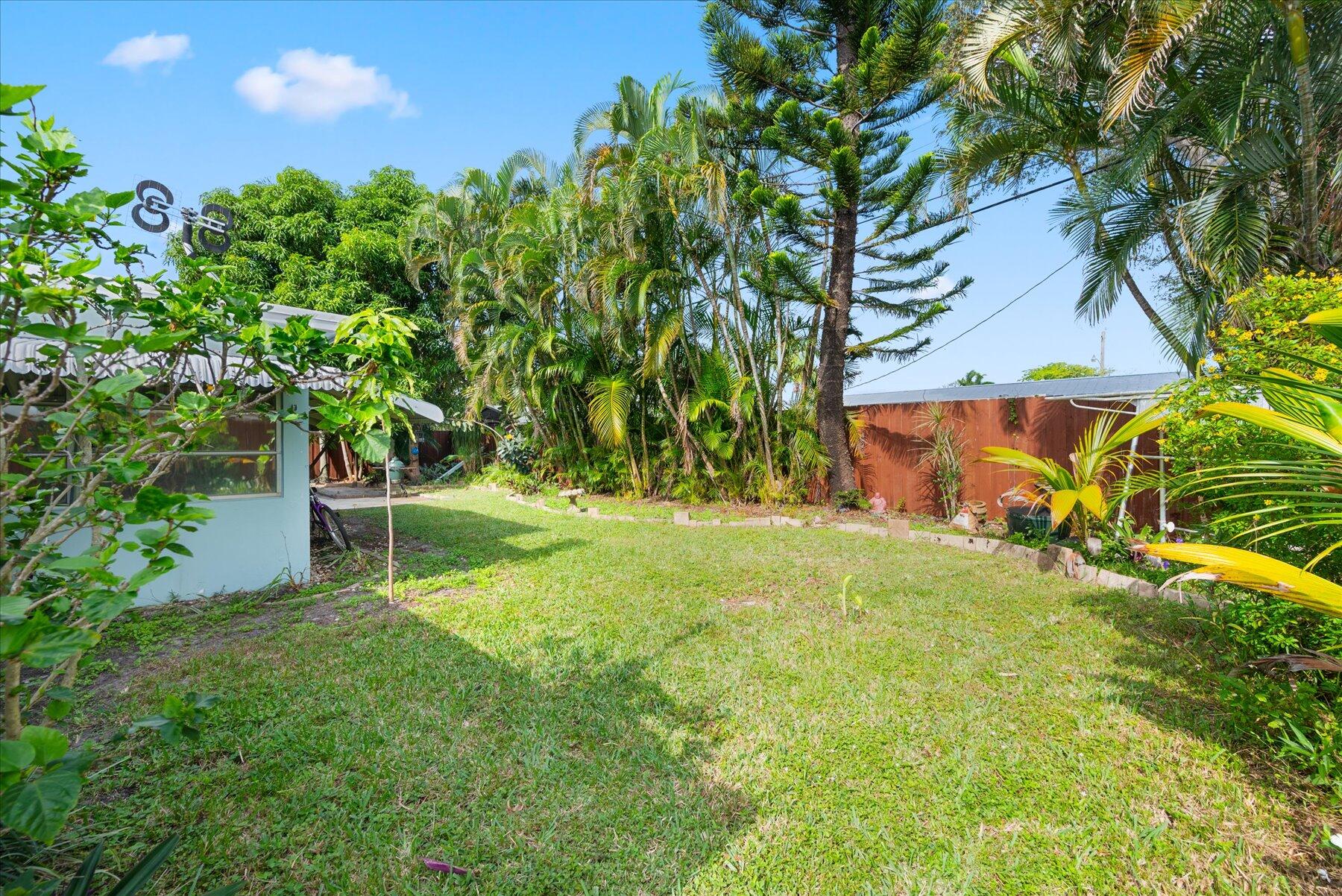 117 E Riverside Drive