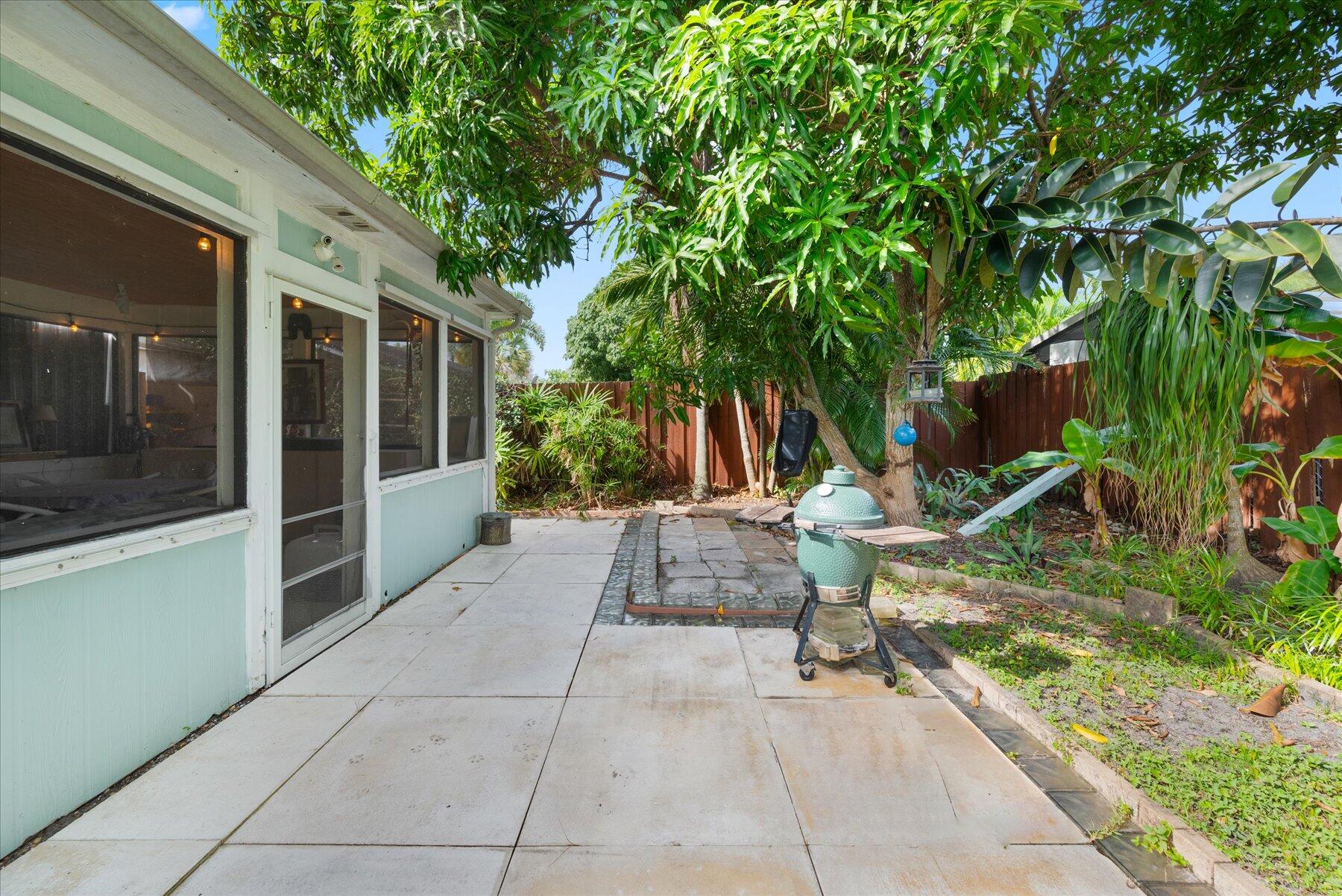 117 E Riverside Drive