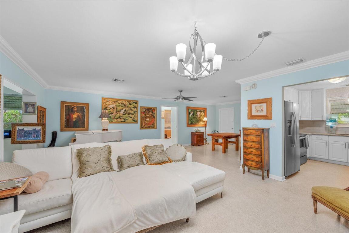 117 E Riverside Drive