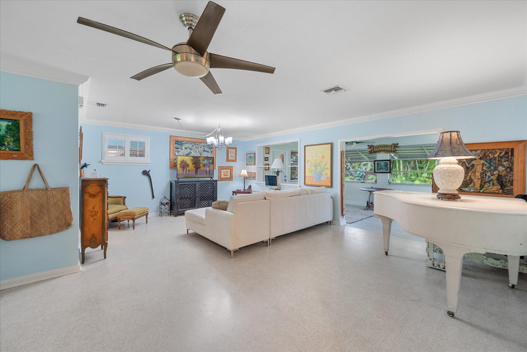 117 E Riverside Drive