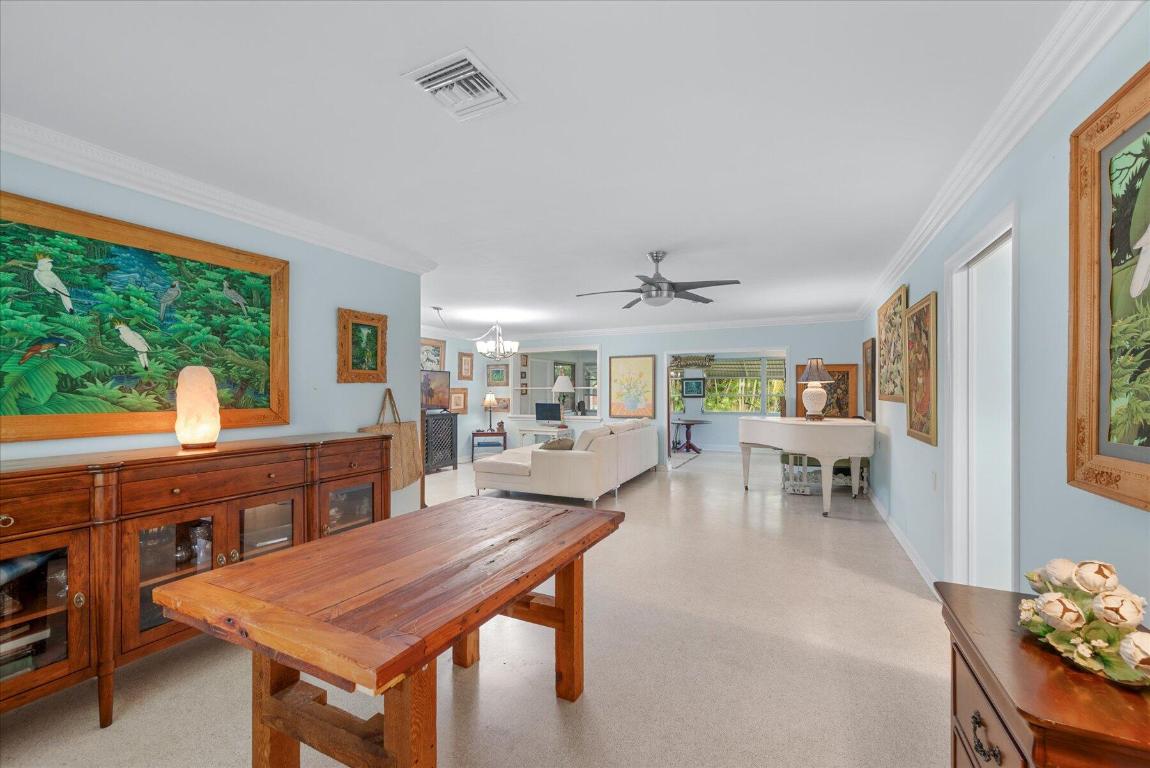 117 E Riverside Drive