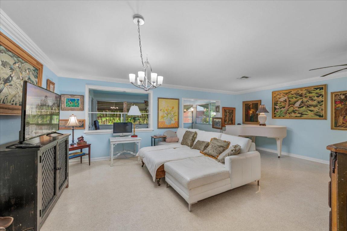 117 E Riverside Drive