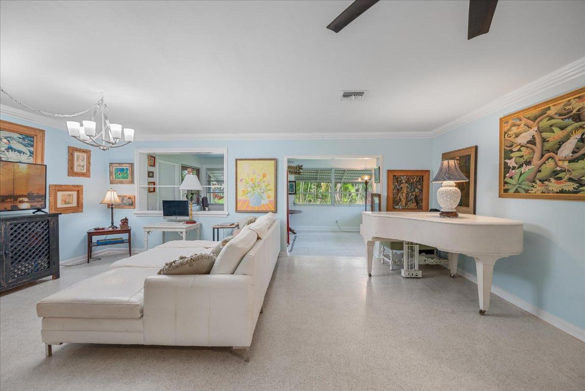 117 E Riverside Drive