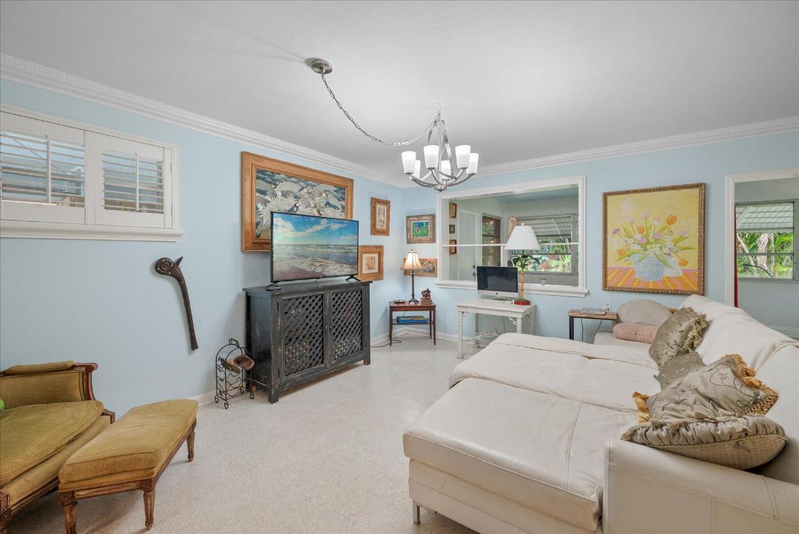 117 E Riverside Drive