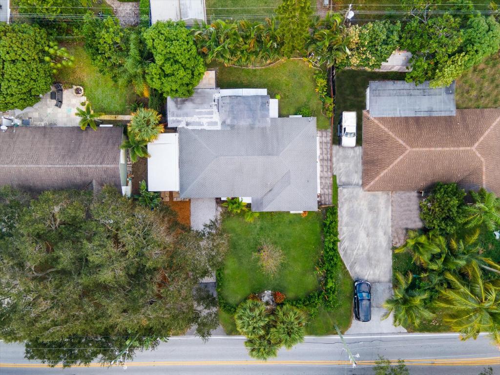 117 E Riverside Drive