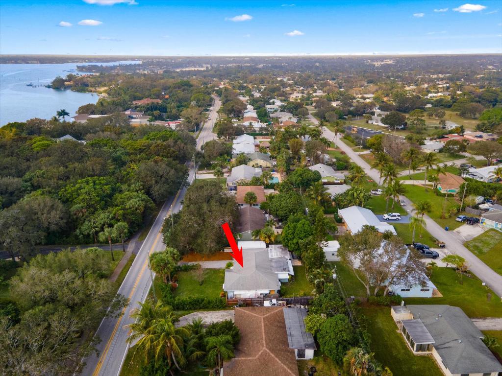 117 E Riverside Drive