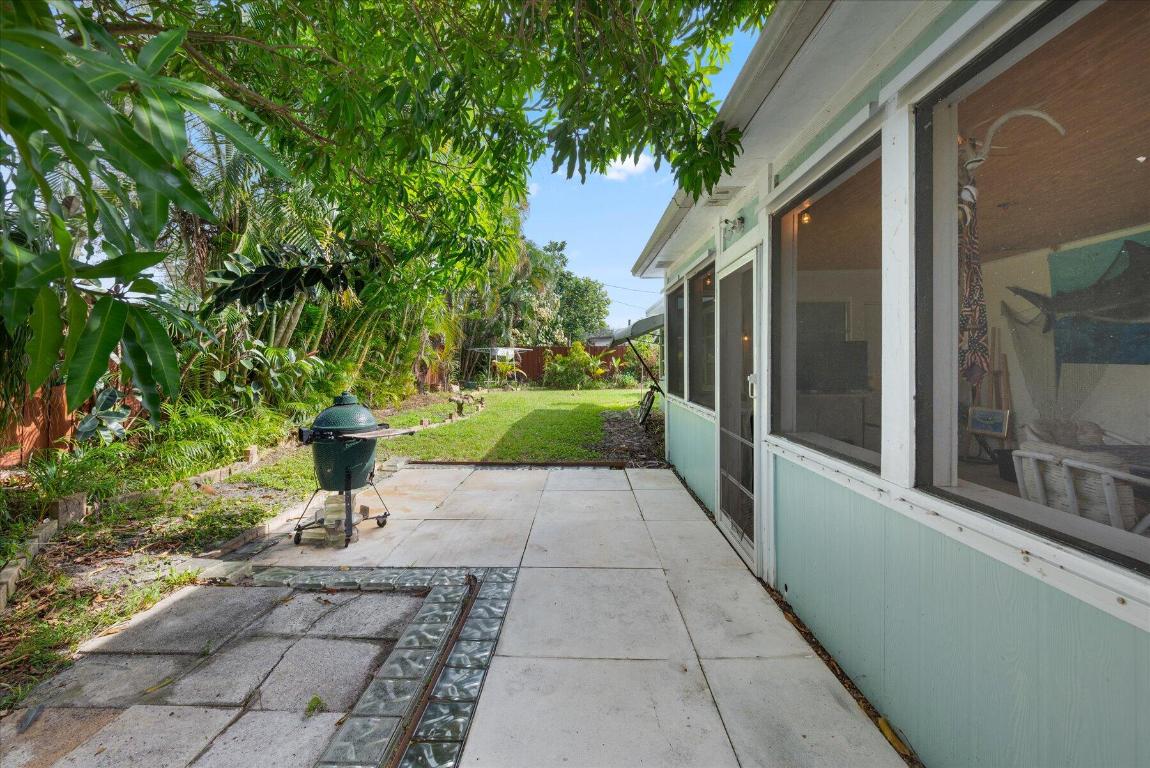 117 E Riverside Drive