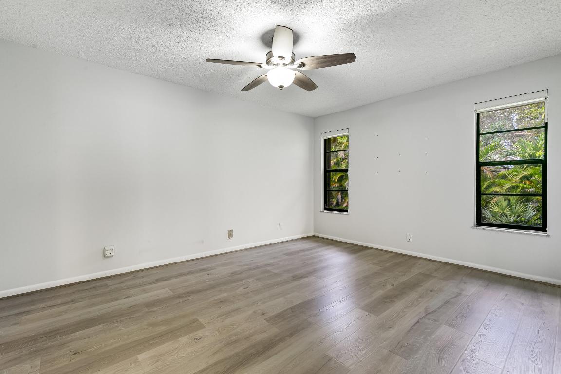 7877 SE Sugar Sand Circle