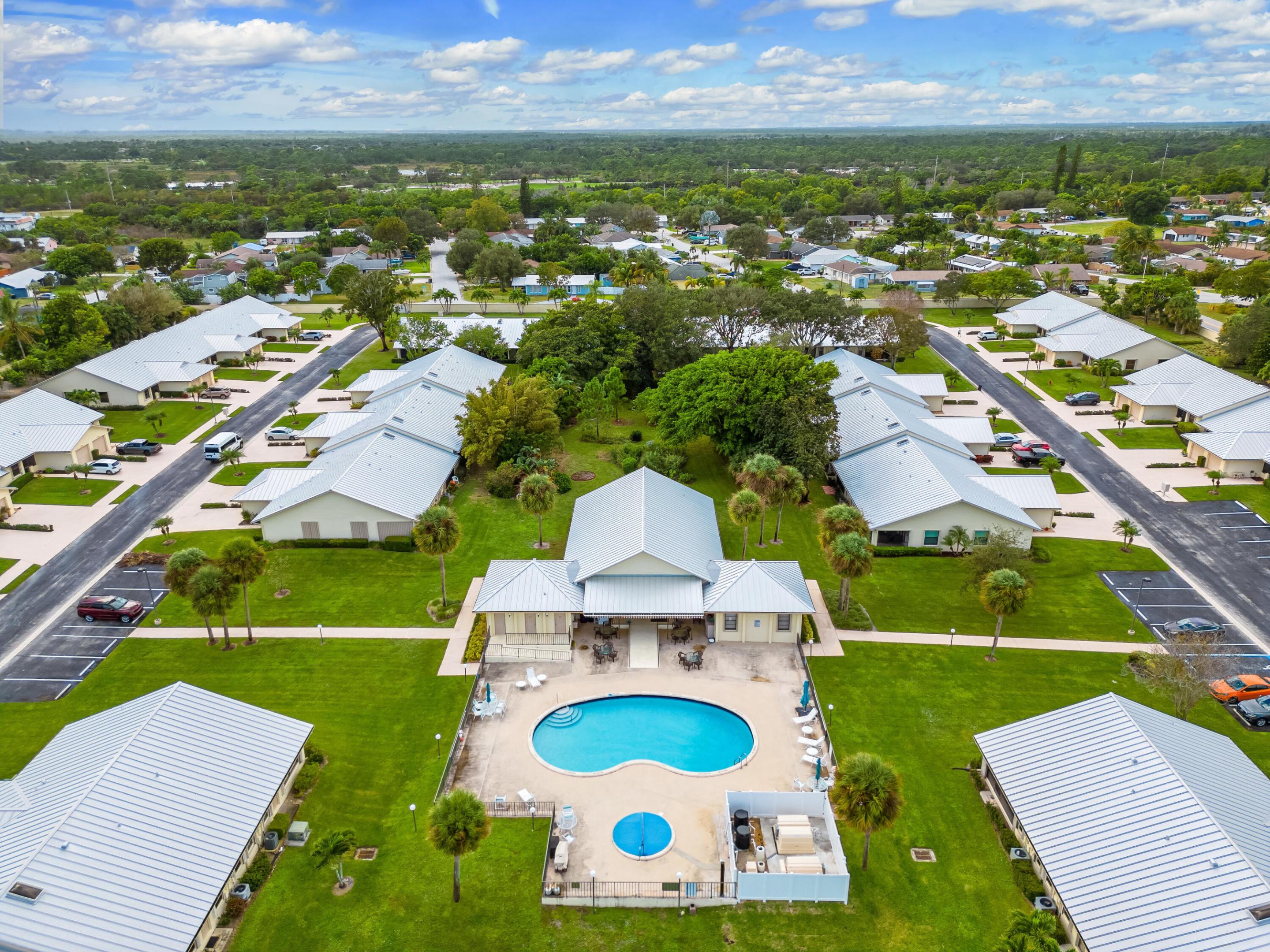 7877 SE Sugar Sand Circle