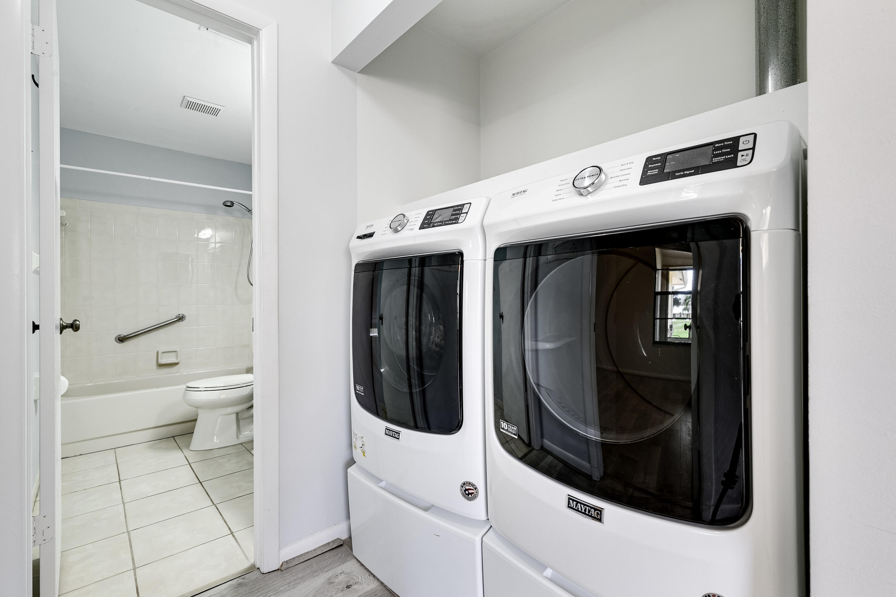 7877 SE Sugar Sand Circle