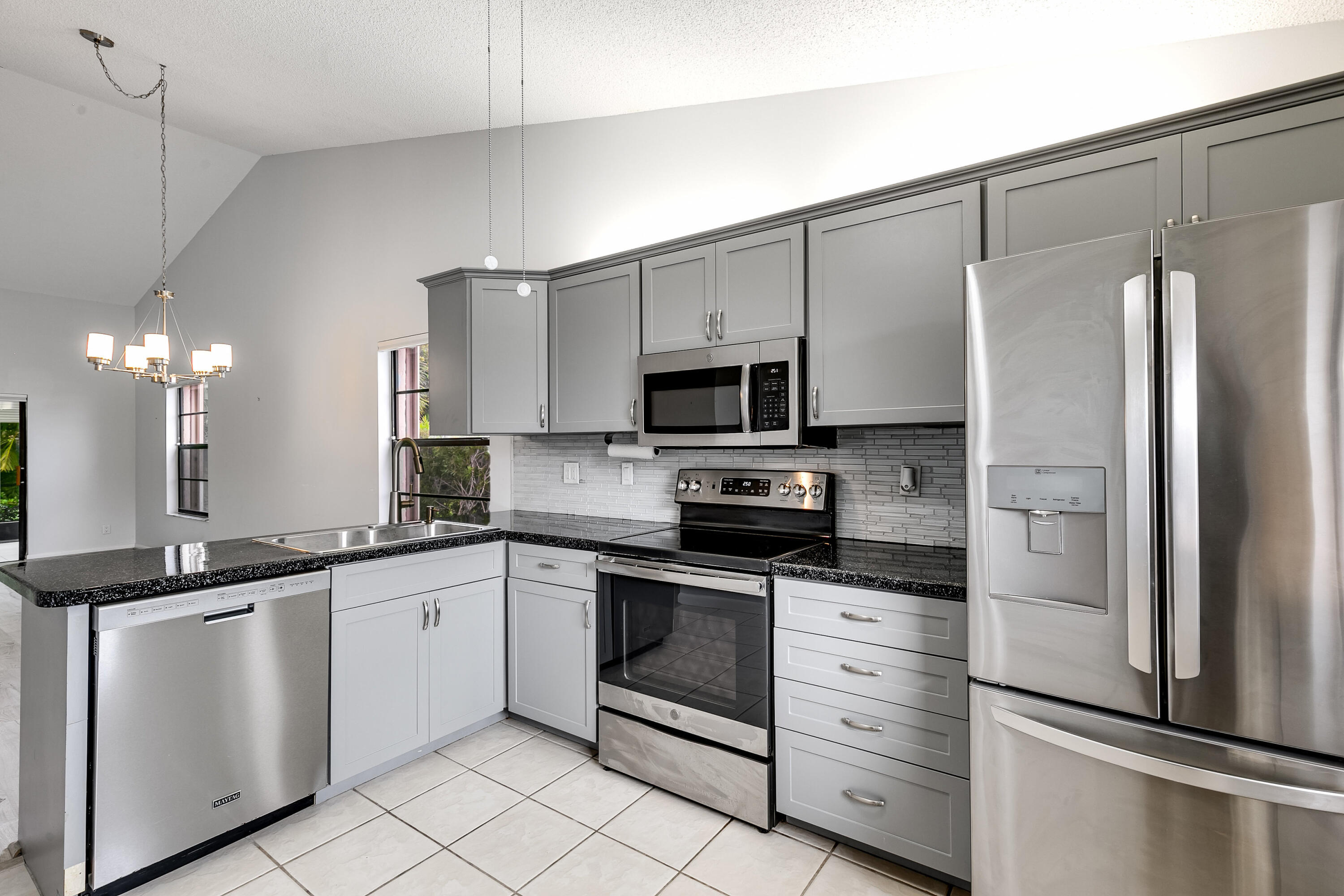 7877 SE Sugar Sand Circle