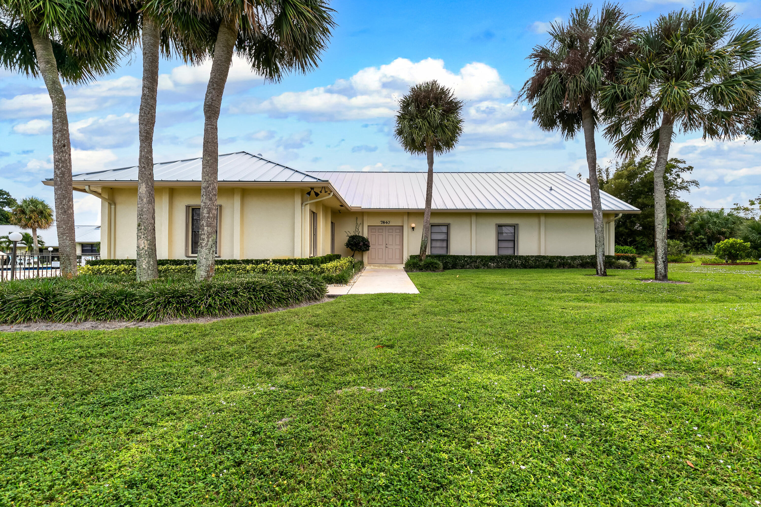 7877 SE Sugar Sand Circle