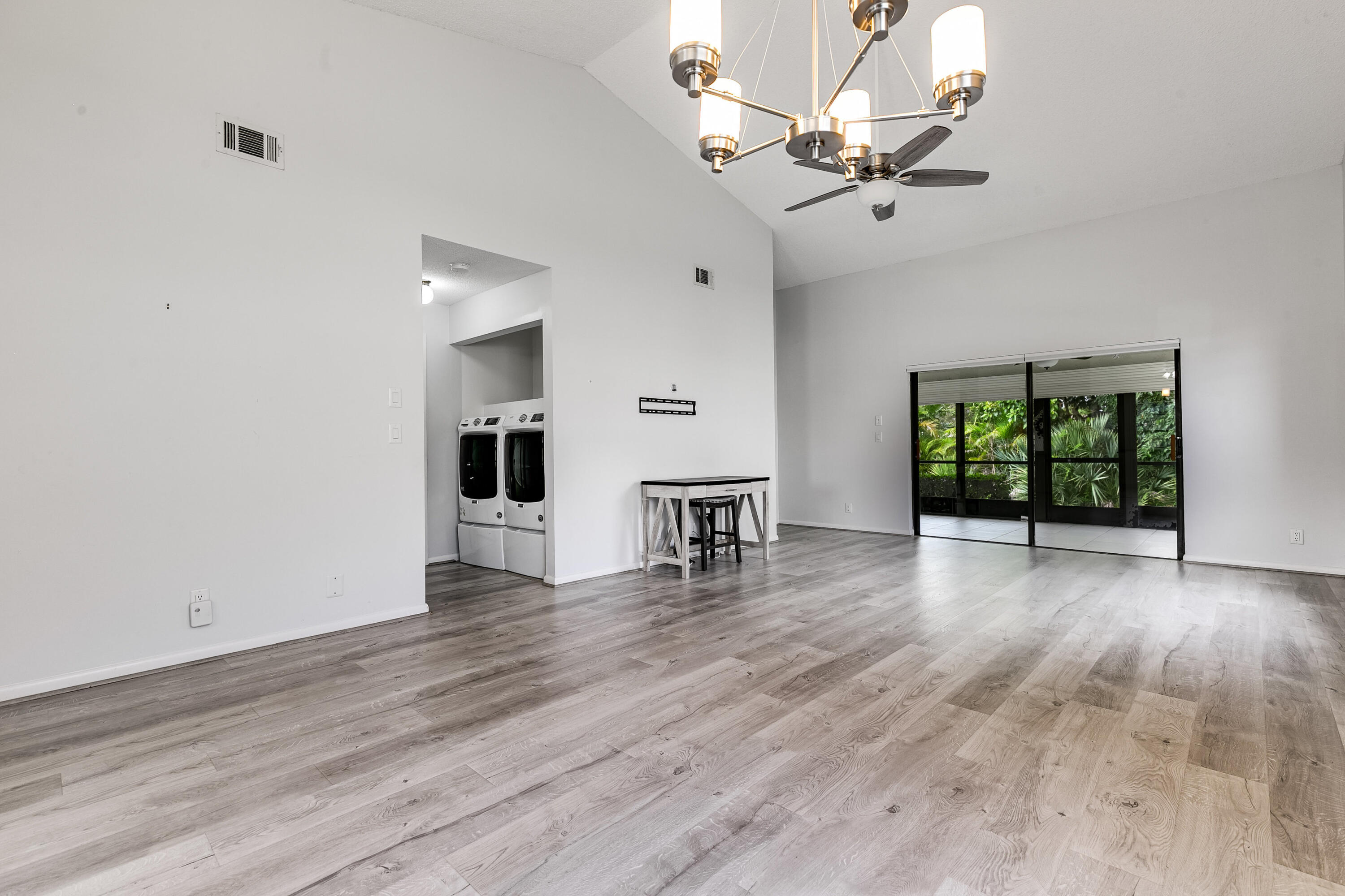 7877 SE Sugar Sand Circle