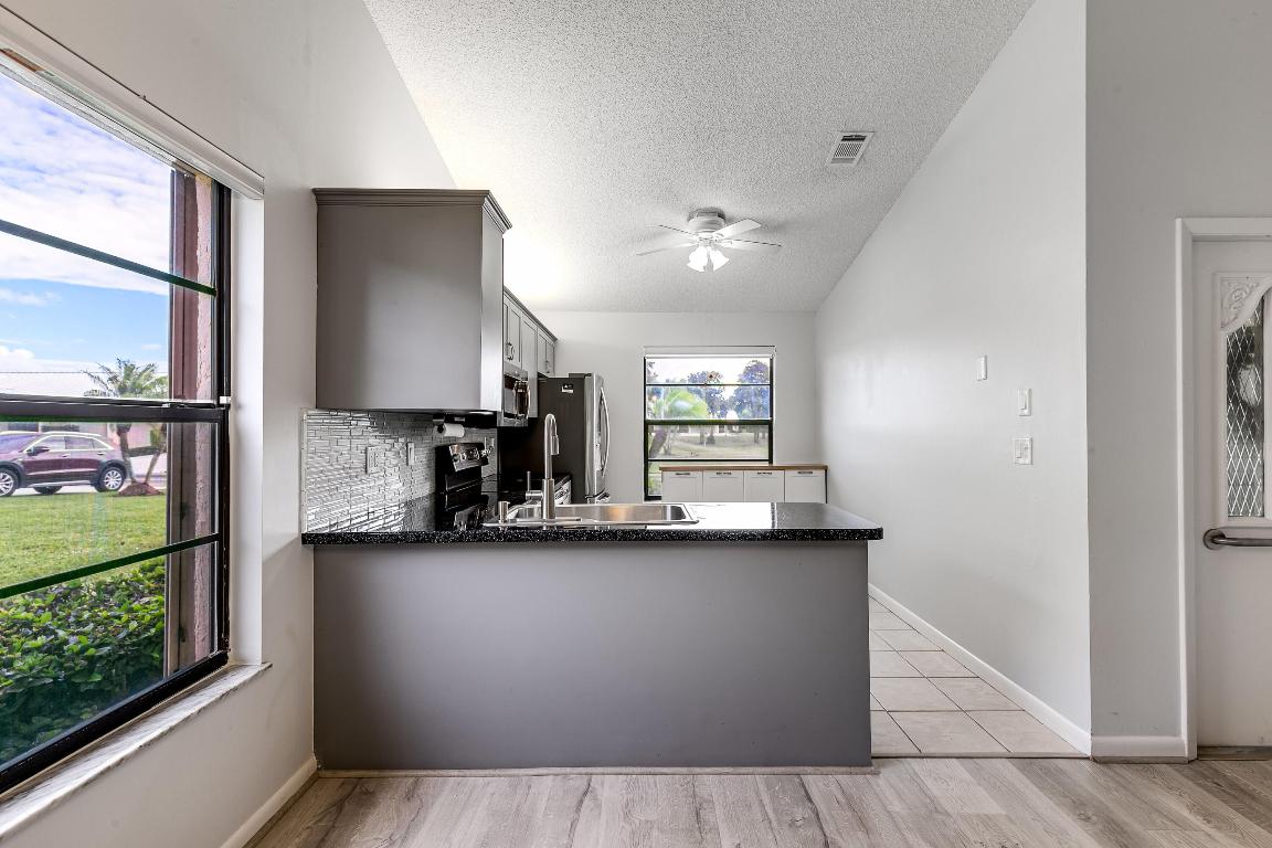 7877 SE Sugar Sand Circle