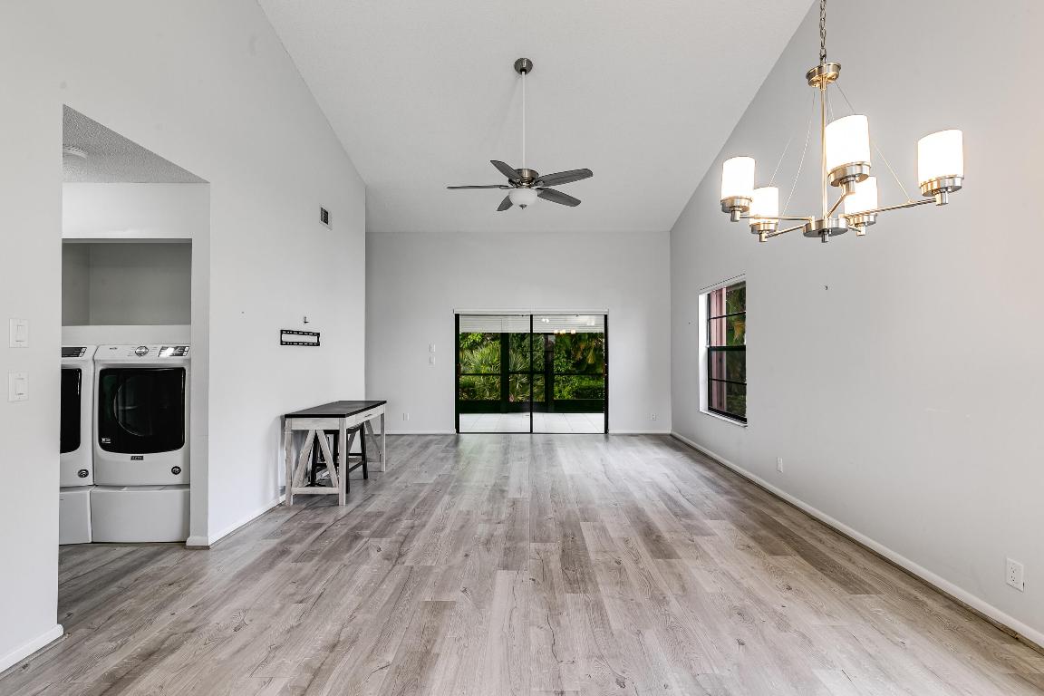 7877 SE Sugar Sand Circle