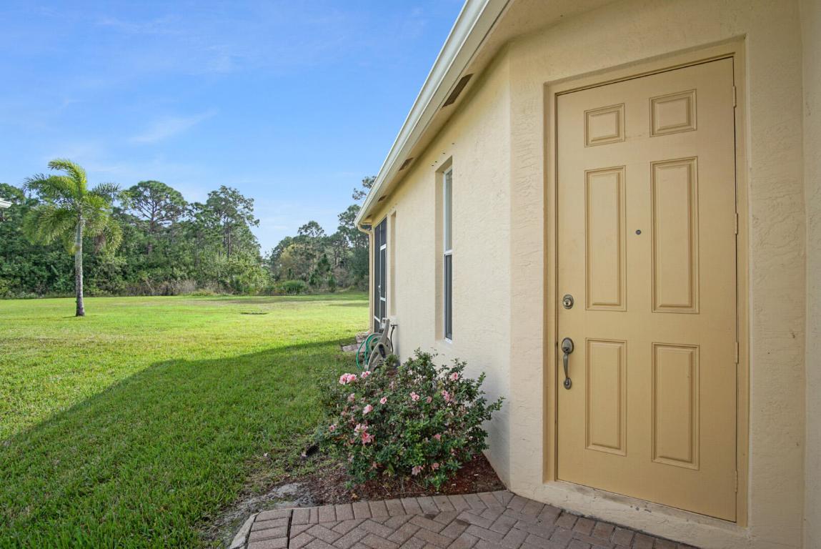 229 SW Manatee Springs Way