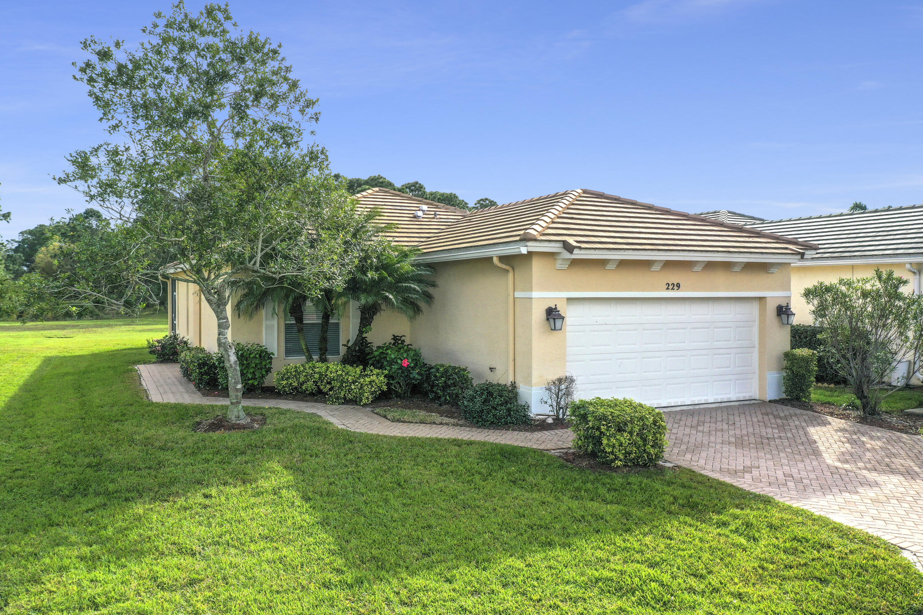 229 SW Manatee Springs Way