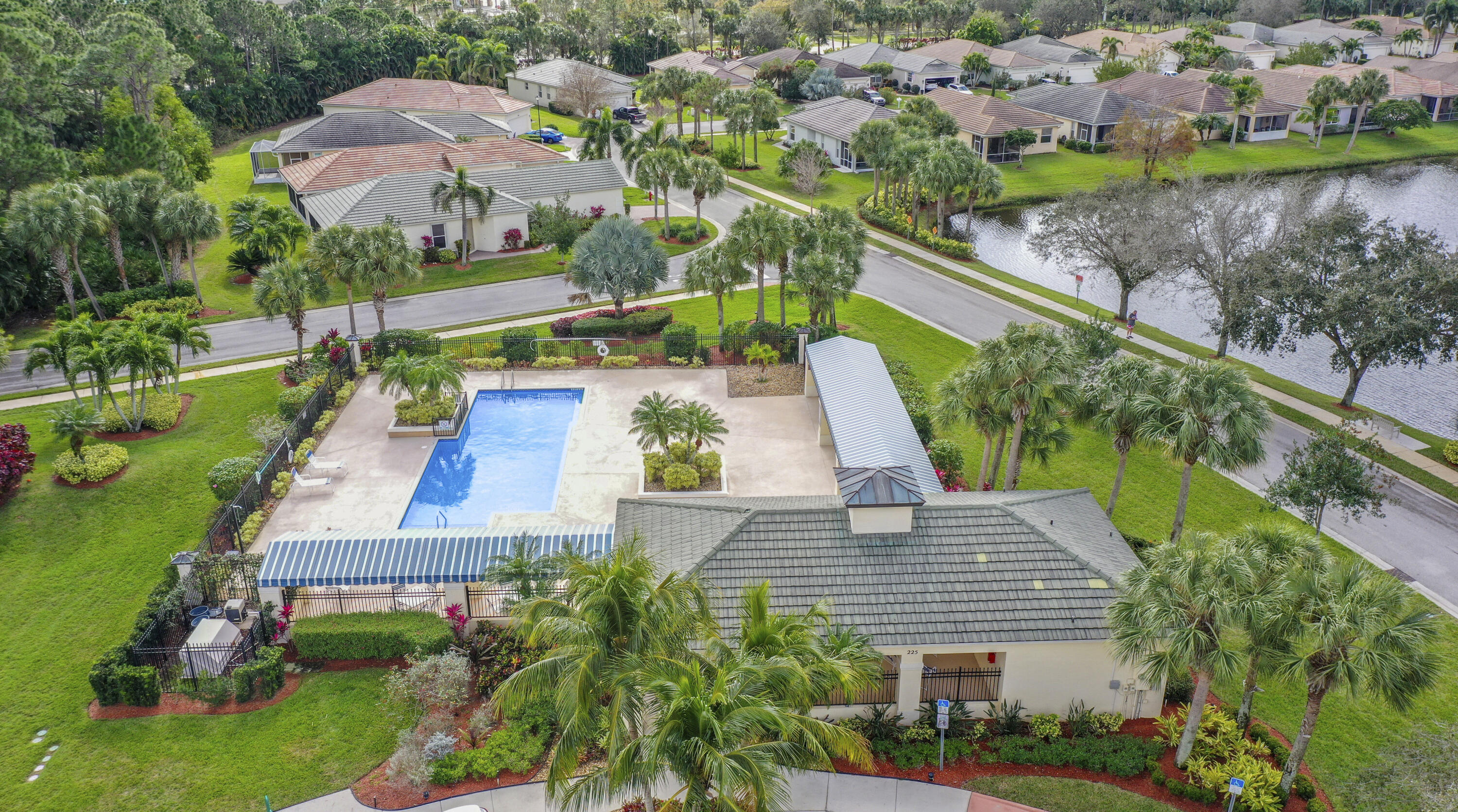 229 SW Manatee Springs Way