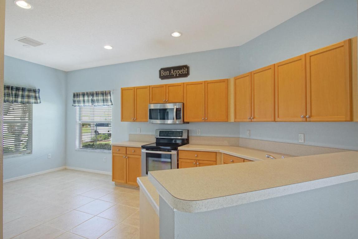 229 SW Manatee Springs Way