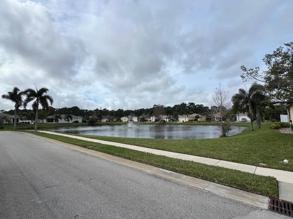 229 SW Manatee Springs Way