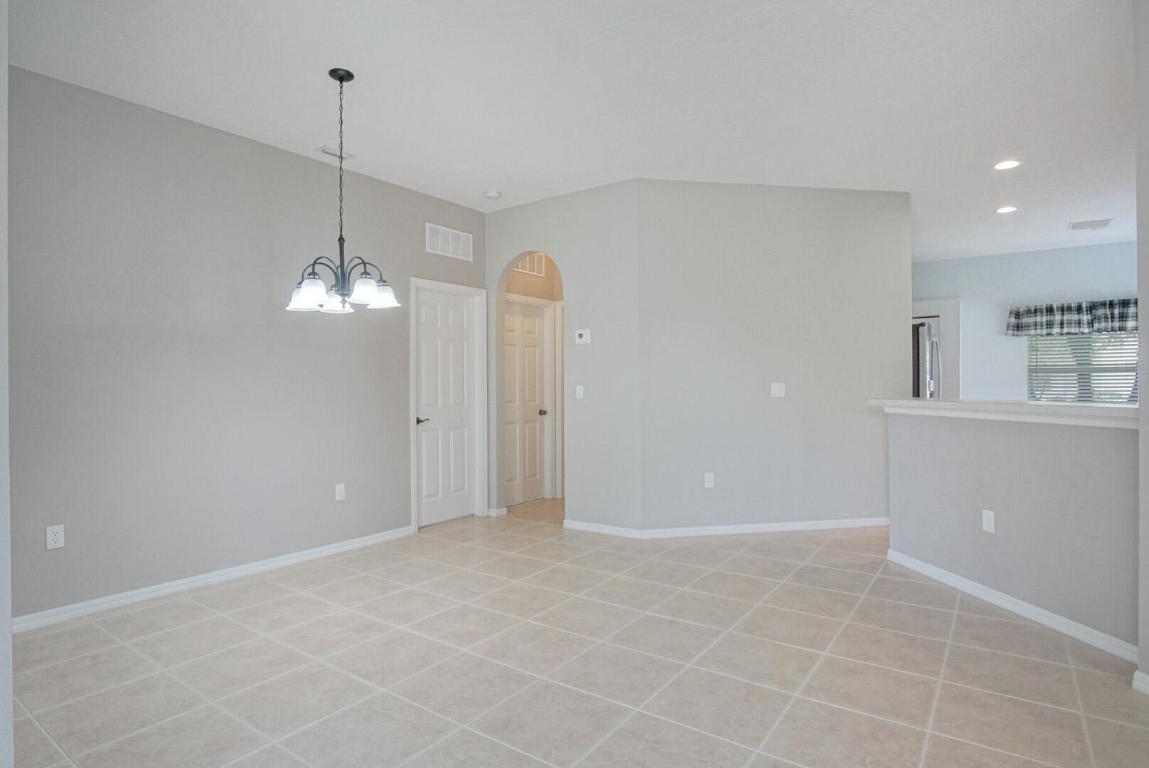 229 SW Manatee Springs Way