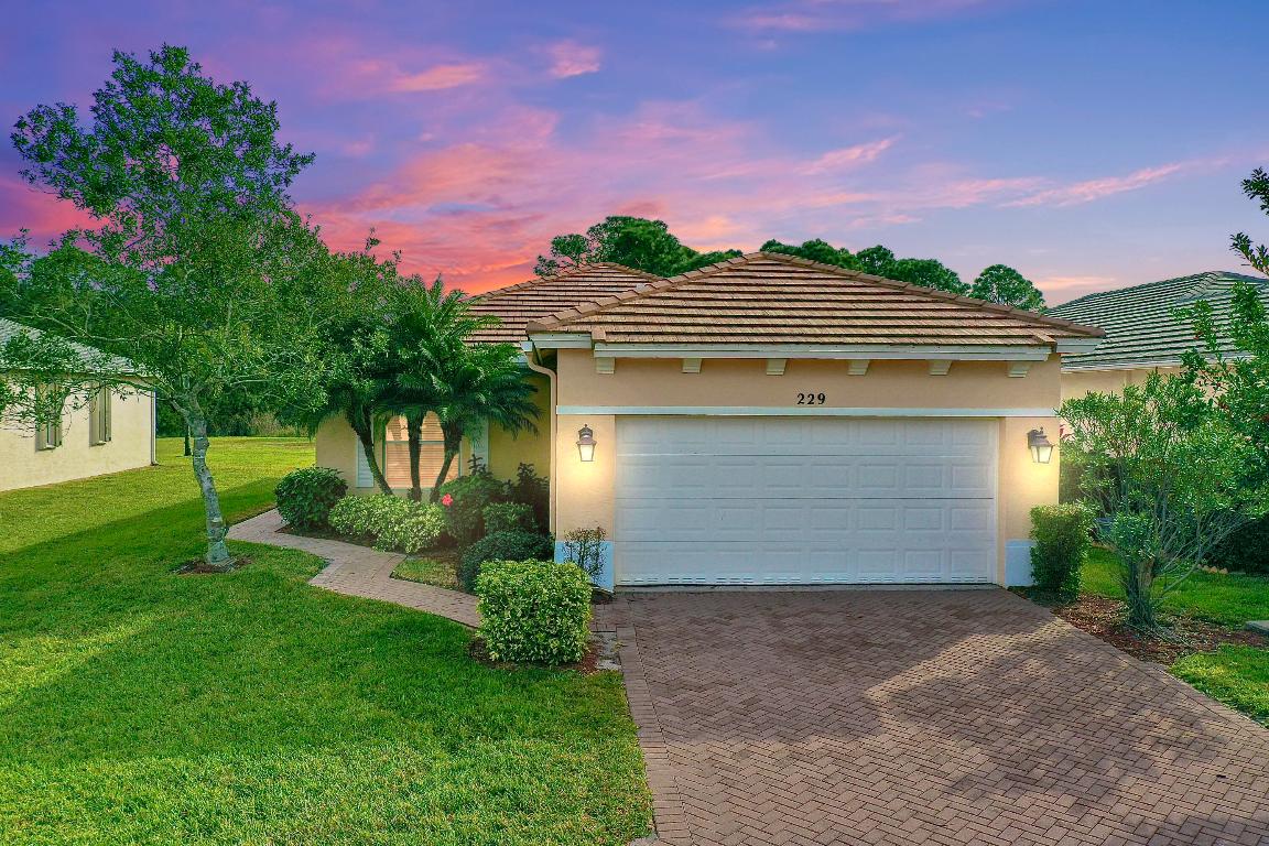 229 SW Manatee Springs Way