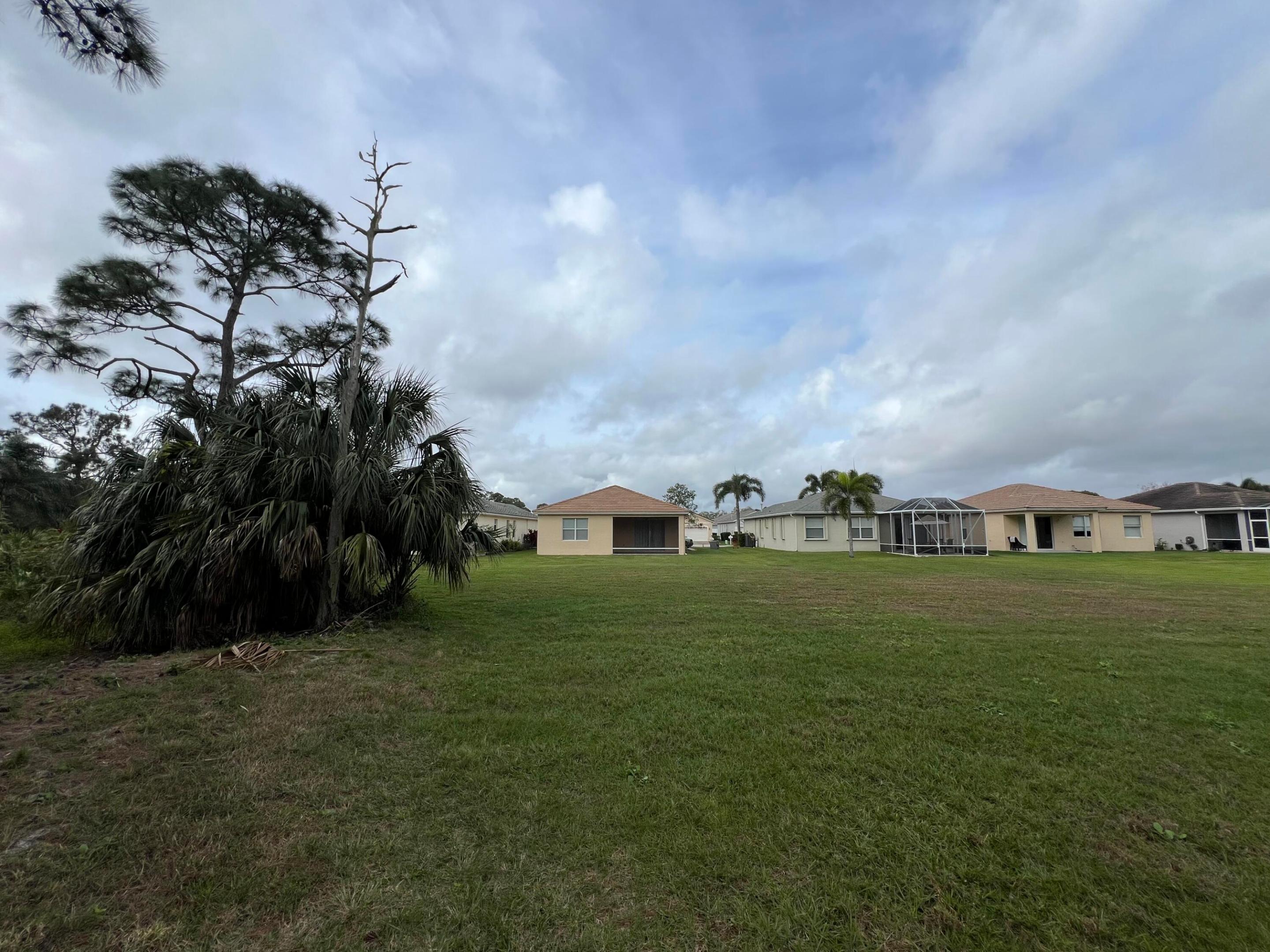 229 SW Manatee Springs Way
