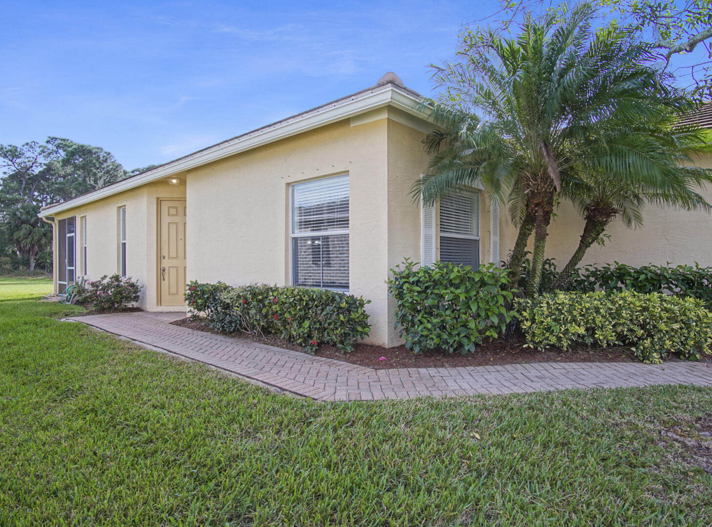 229 SW Manatee Springs Way